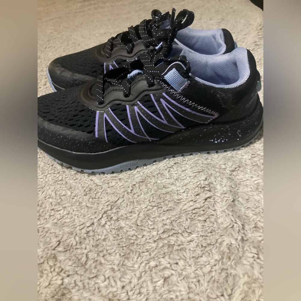 EUC Avia Tennis Shoes